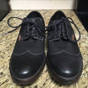 Clarks Black Oxford Shoes with Textured Leather
